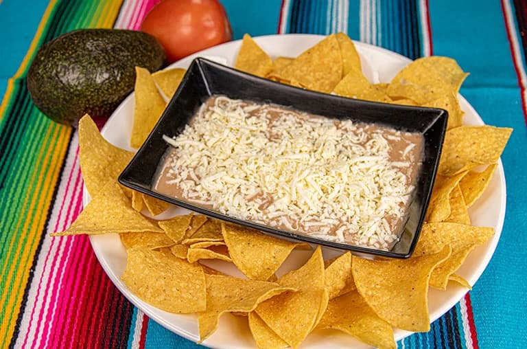 Nachos Con Frijoles Y Queso