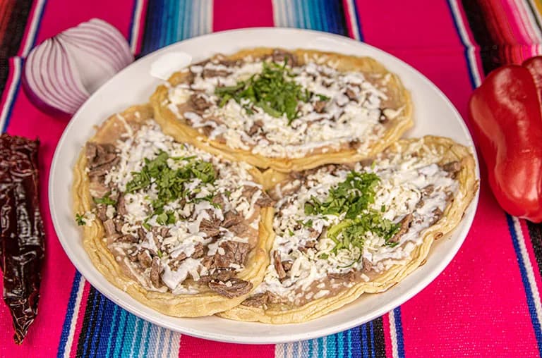 Sopes de Bistec